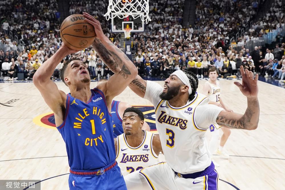 自然而然地 自然而然地